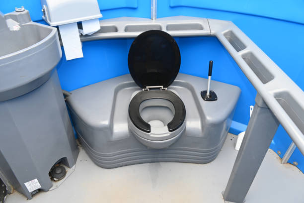 Best Portable restroom trailer rental  in Auburn, IL